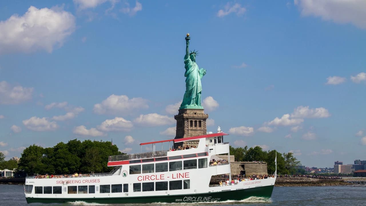Circle Line "NYC Landmarks" Sightseeing Cruise (1.5 hours): Reserved Straight-to-Board Ticket - Photo 2