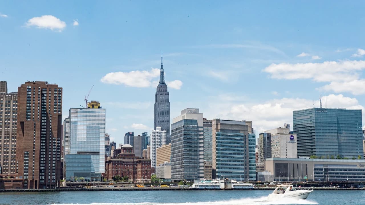 Circle Line "NYC Landmarks" Sightseeing Cruise (1.5 hours): Reserved Straight-to-Board Ticket - Photo 3