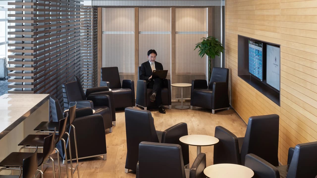 Plaza Premium Lounge - Nagoya Chubu Centrair International Airport Terminal 1 - Photo 4