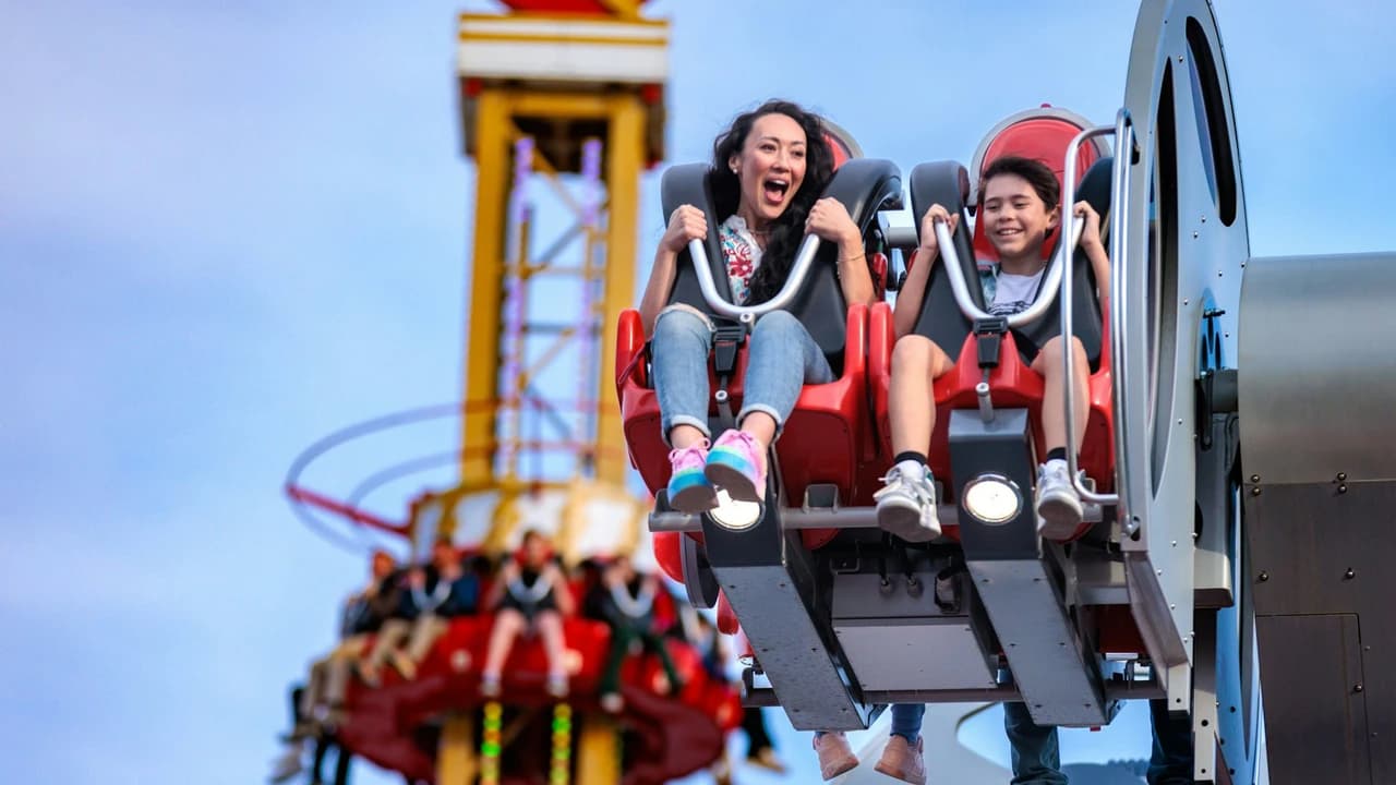 Six Flags Fiesta Texas Ticket - Photo 2