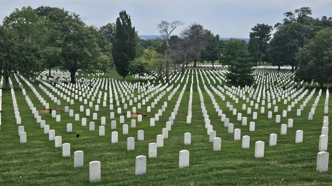 Arlington Cemetery Guided Tour with Changing of the Guard - Photo 3