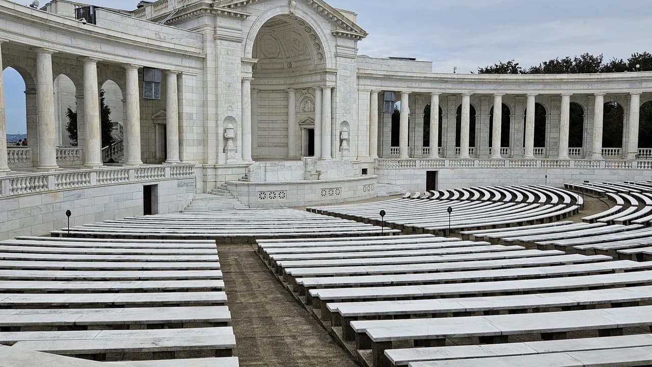 Arlington Cemetery Guided Tour with Changing of the Guard - image 7