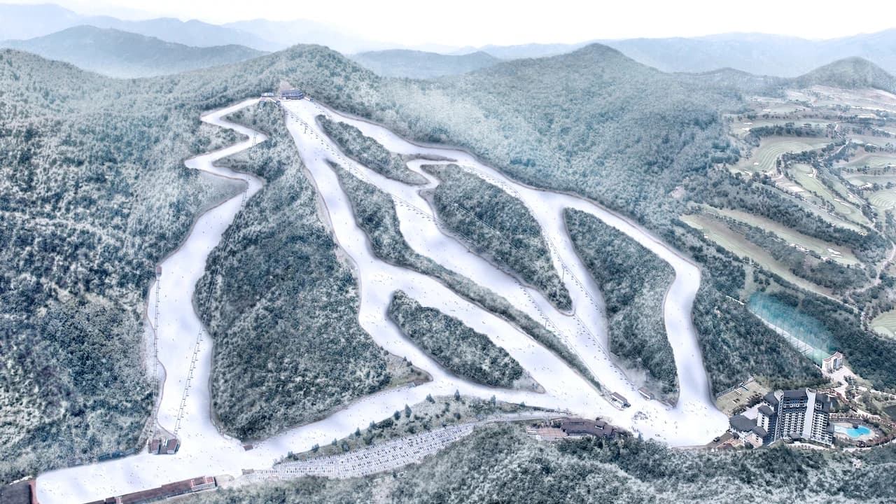Elysian Gangchon Ski Resort and Eobi Ice Valley Full-Day Tour from Seoul - image 6