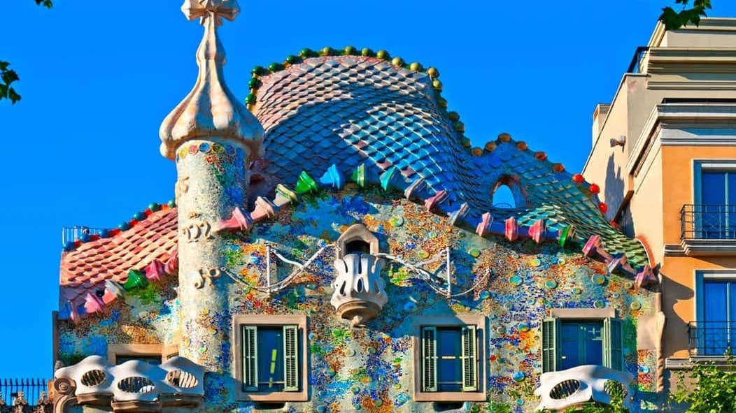 Barcelona Highlights: Sagrada Familia and Gaudi Houses Guided Tour - Photo 5