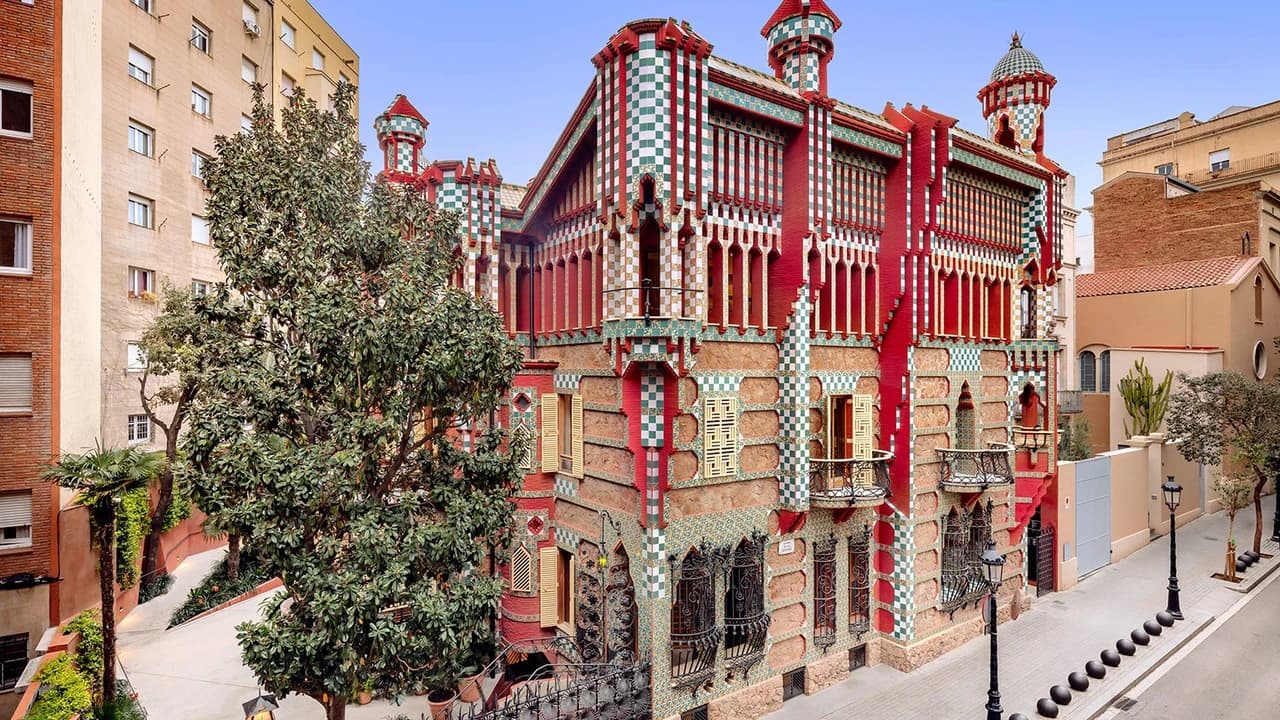 Barcelona Highlights: Sagrada Familia and Gaudi Houses Guided Tour - image 6