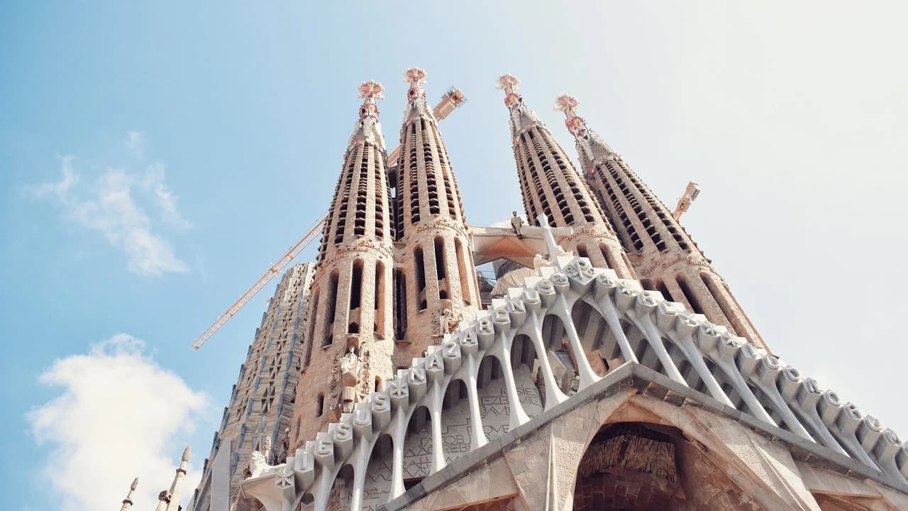 Sagrada Familia Skip-the-Line Guided Tour - Photo 1