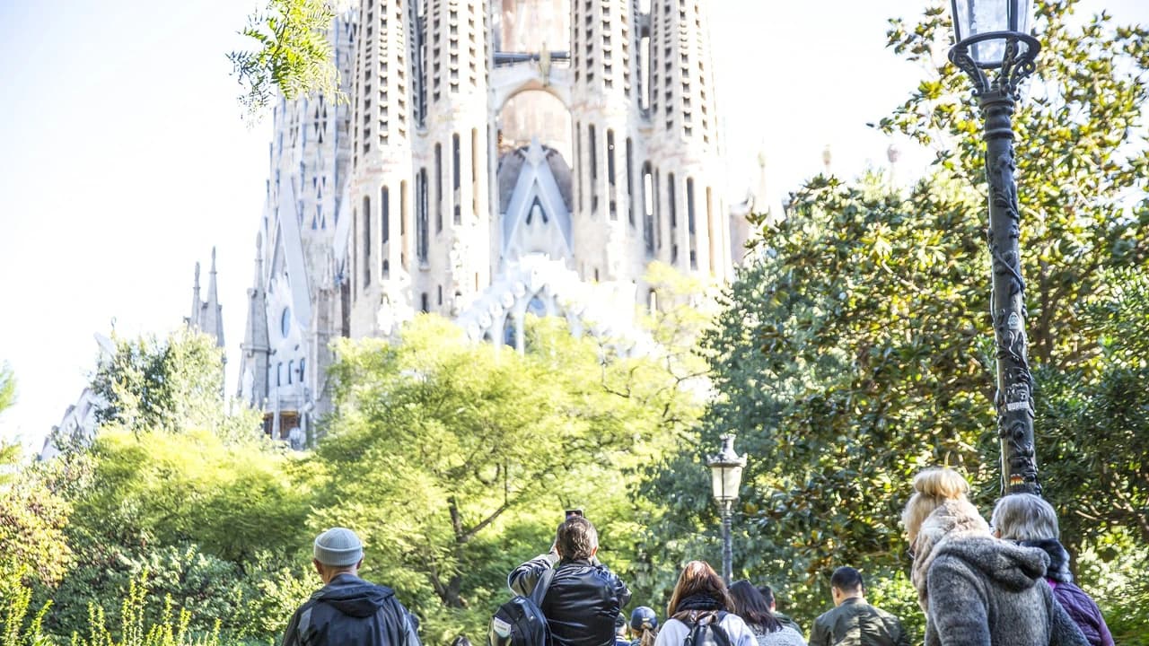 Sagrada Familia Skip-the-Line Guided Tour - Photo 3