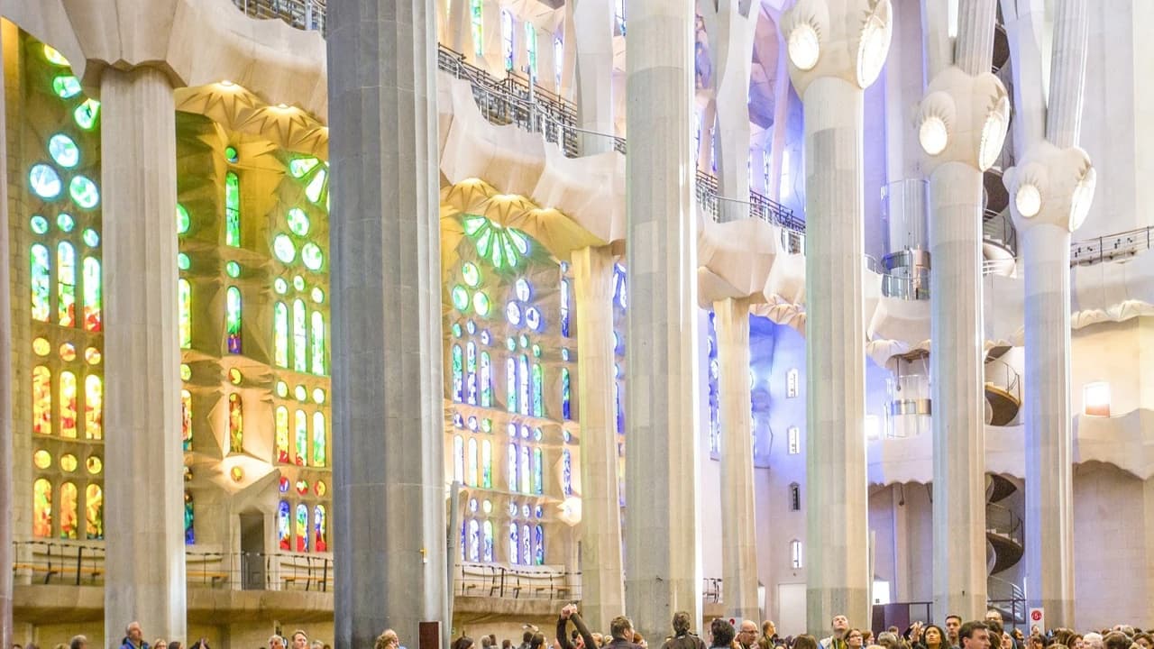 Sagrada Familia Skip-the-Line Guided Tour - Photo 4