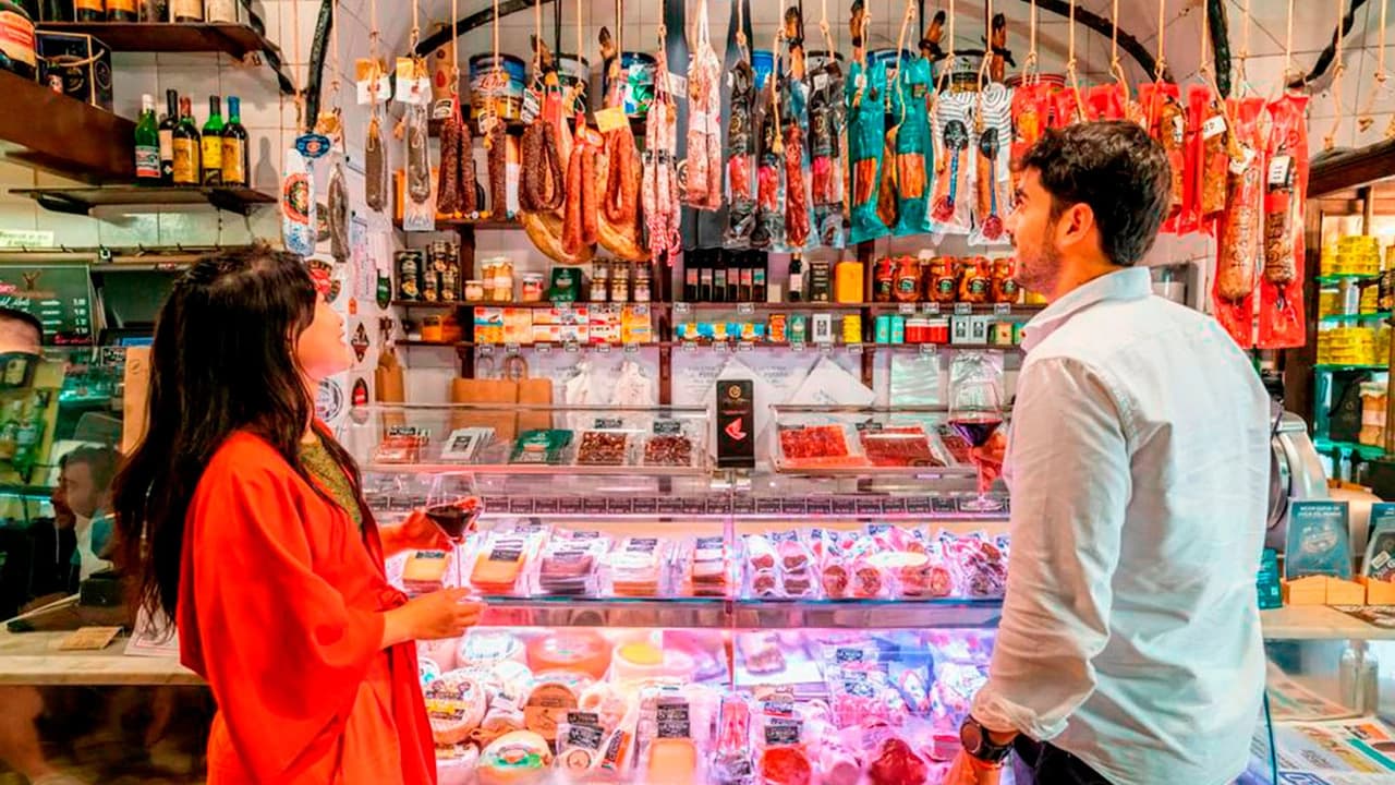 Barcelona Old Town Walking Tour with Flamenco Show and Tapas Dinner - image 7