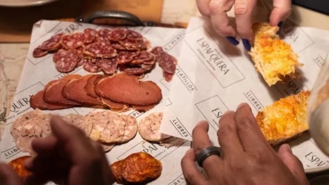 Barcelona Old Town Tapas Night Walking Tour - Photo 5