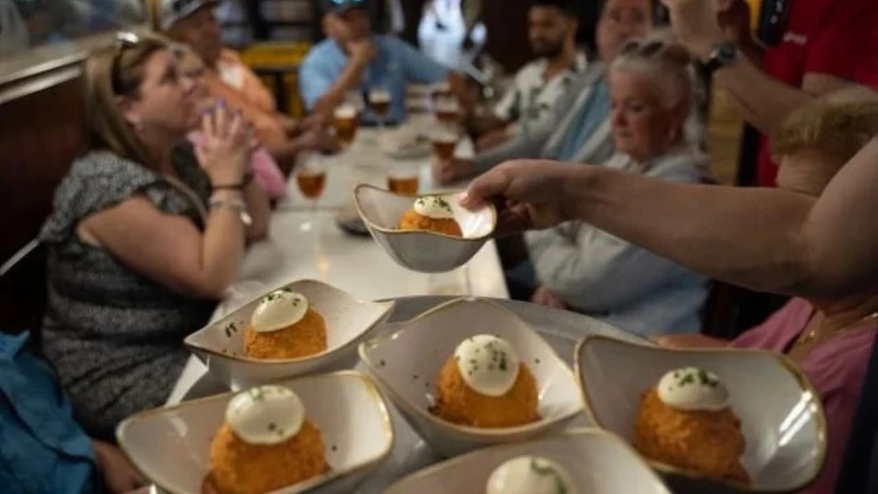 Barcelona Old Town Tapas Night Walking Tour - image 7