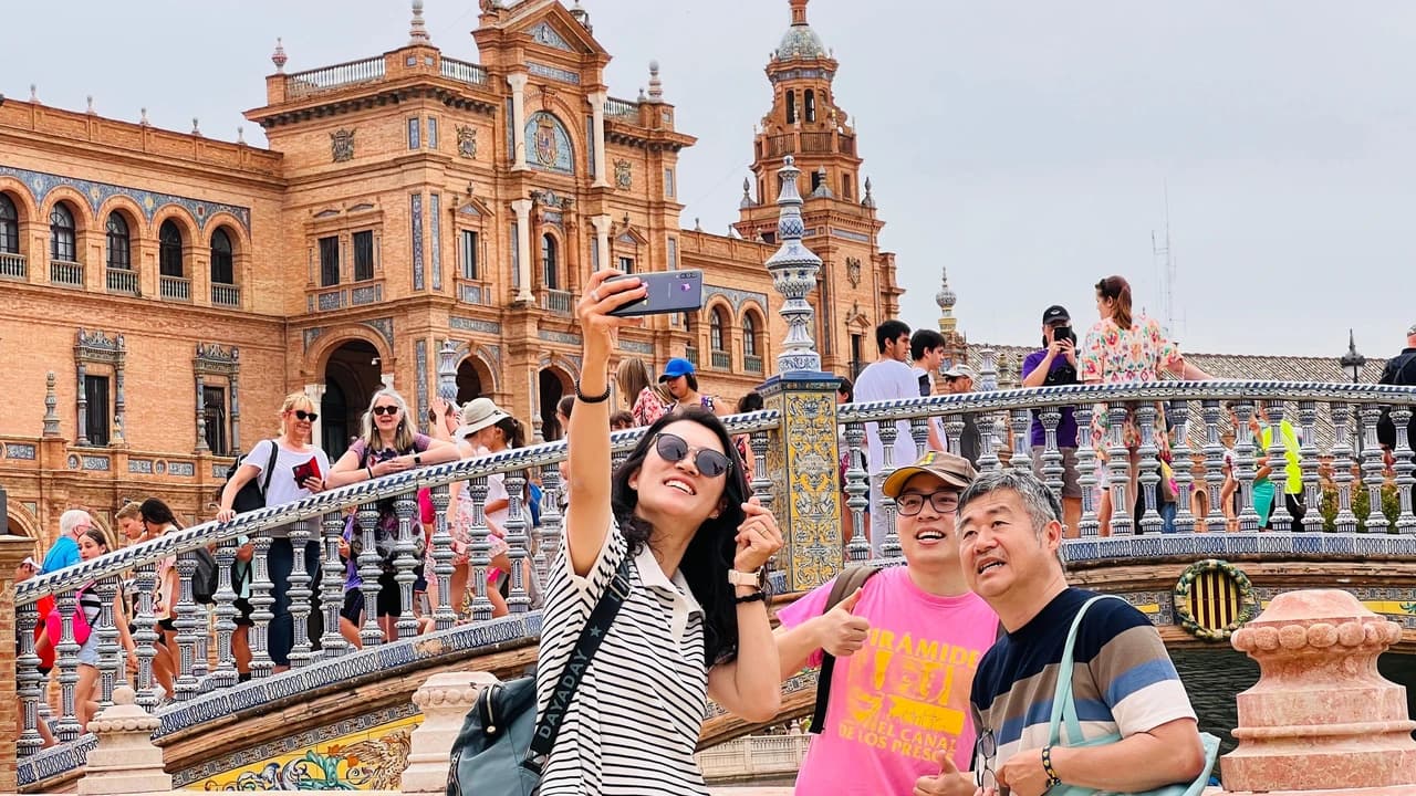 Seville Highlights Tour: Royal Alcazar of Seville, Triana Bridge, Flamenco Show - Photo 5