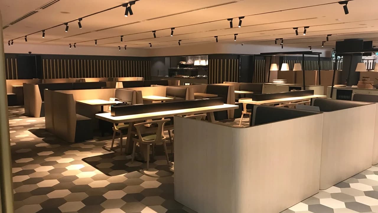 Blossom SATS & Plaza Premium Lounge - Singapore Changi Airport Terminal 4 - Photo 3