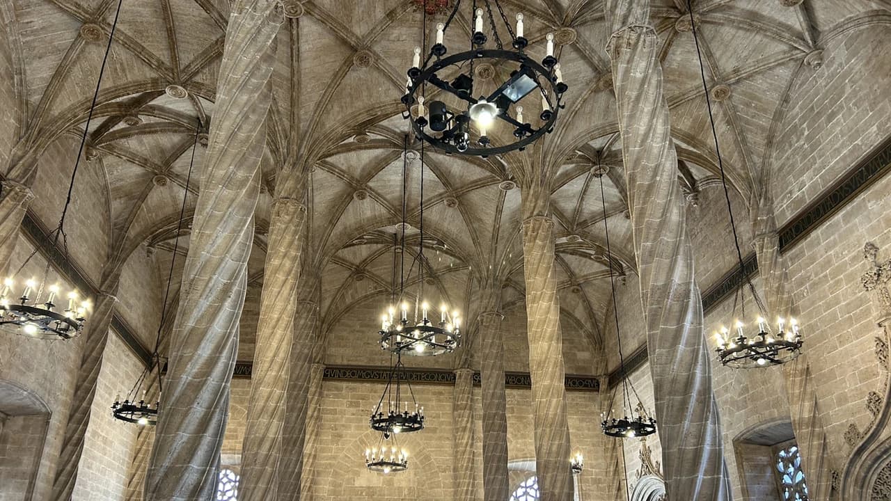 La Lonja de la Seda Tour with English-Speaking Guide & Fast Track Entry - Photo 3