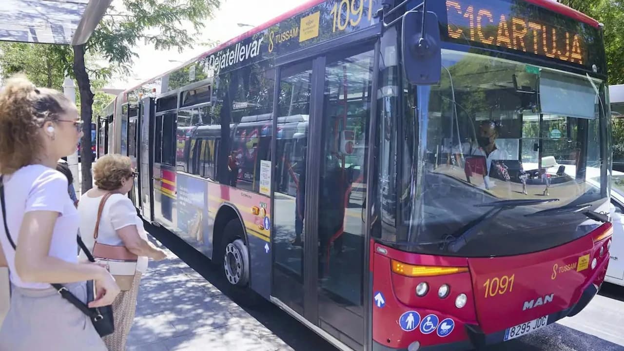 Seville: Airport Transfer Ticket to City Center - Photo 4