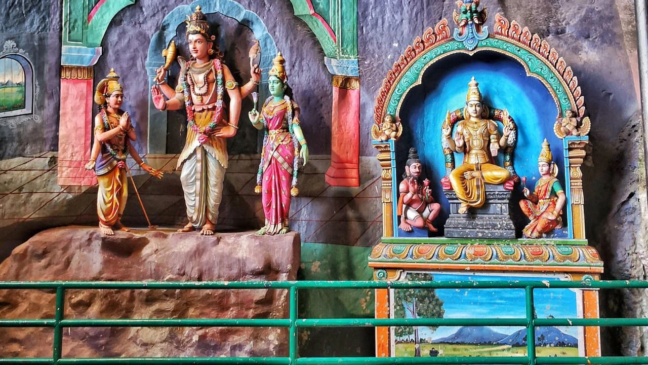 Batu Caves and Kuala Lumpur Countryside Tour - Photo 5