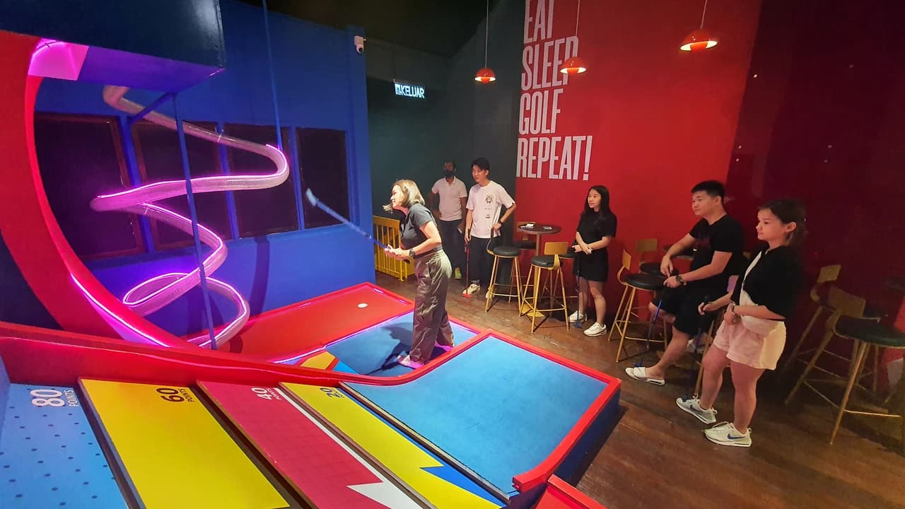 De'8000 Mini Golf Cafe Penang Ticket - Photo 3