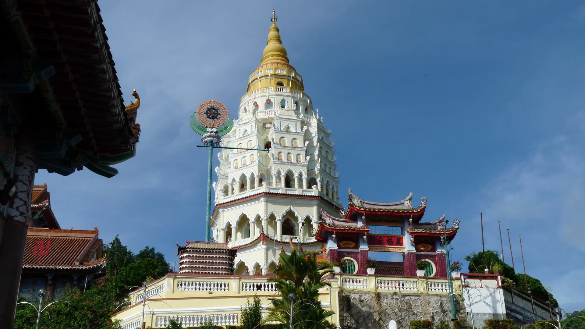 Penang Hill and Kek Lok Si Temple Tour - image 8