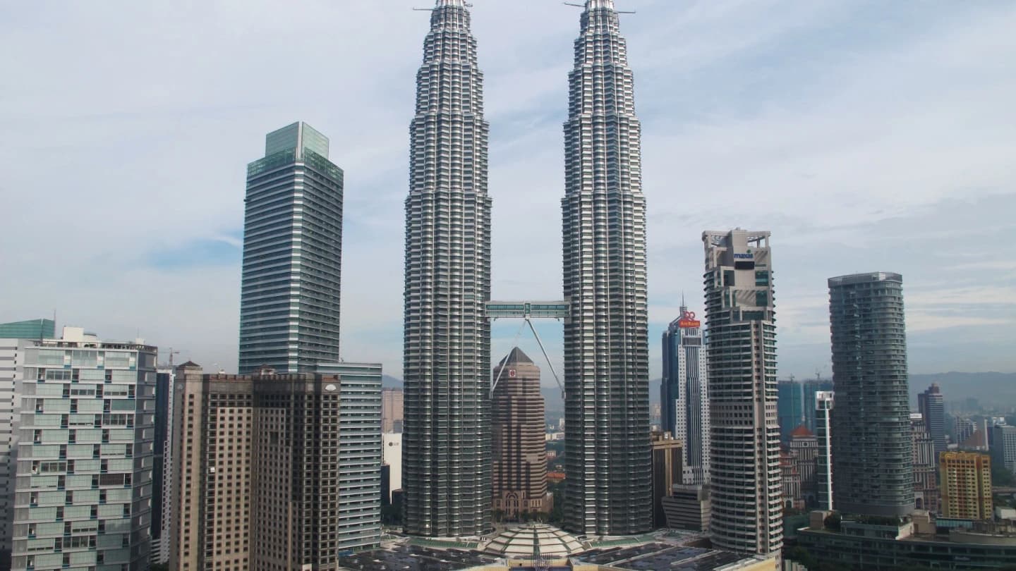 Batu Caves & Petronas Towers Full-Day Guided Tour - image 8