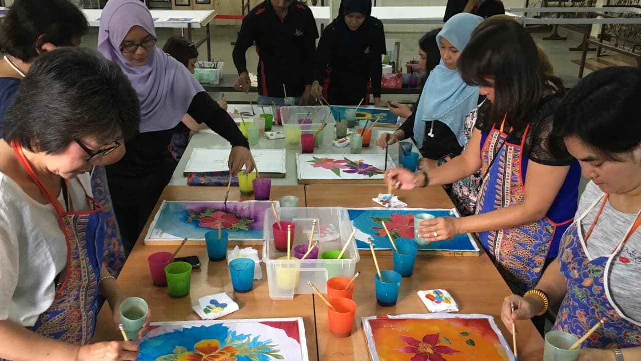 Batik Drawing and Coloring Workshop in Kuala Lumpur - Photo 4