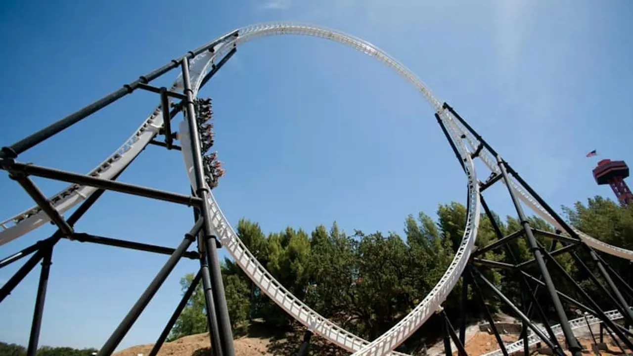 Six Flags Magic Mountain Ticket - Photo 5