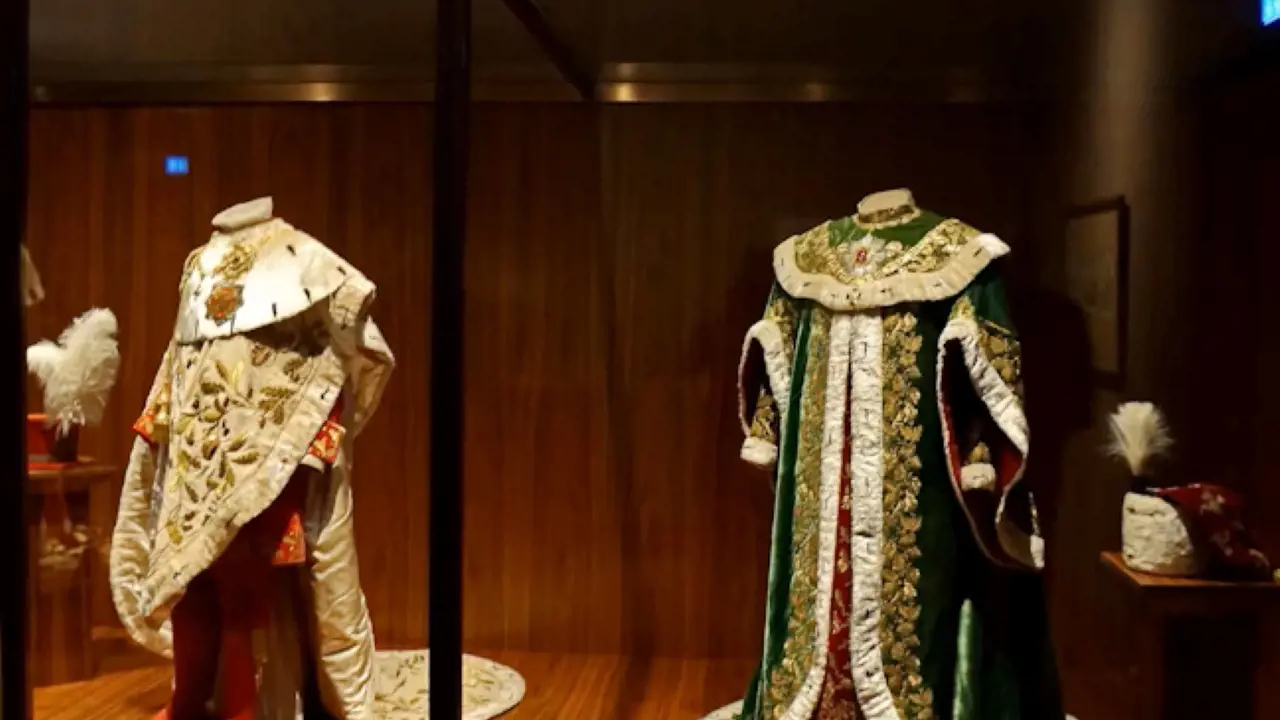 Imperial Treasury at the Hofburg Palace - Photo 2
