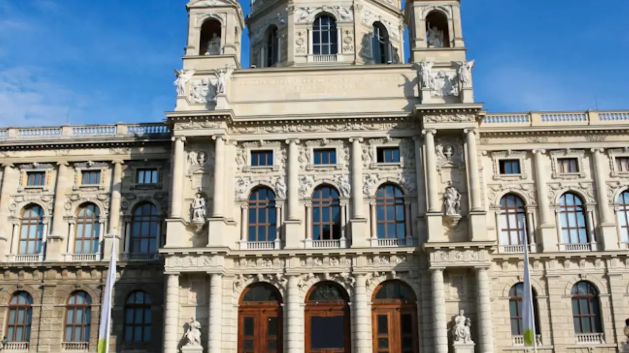 Imperial Treasury at the Hofburg Palace - image 6