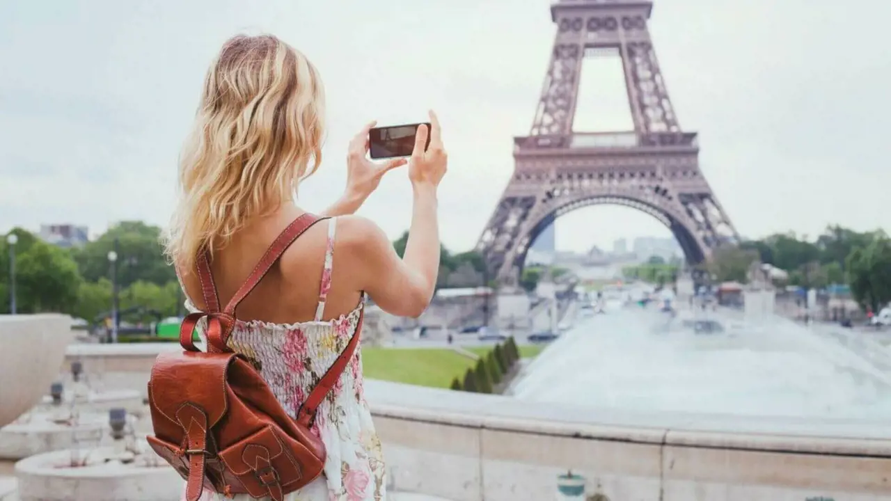 Paris Self-Guided Audio Tour: Eiffel Tower, Notre Dame Cathedral, Louvre Museum - Photo 1