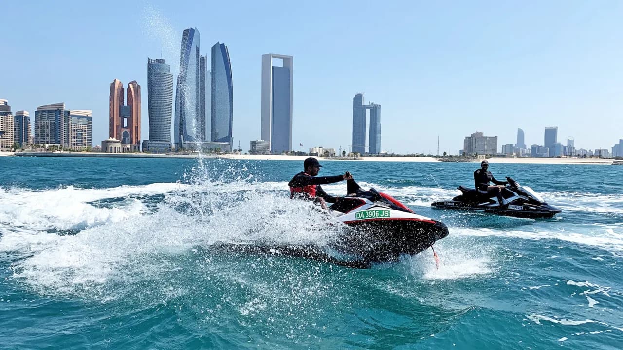 Jet Ski in Abu Dhabi - Photo 1