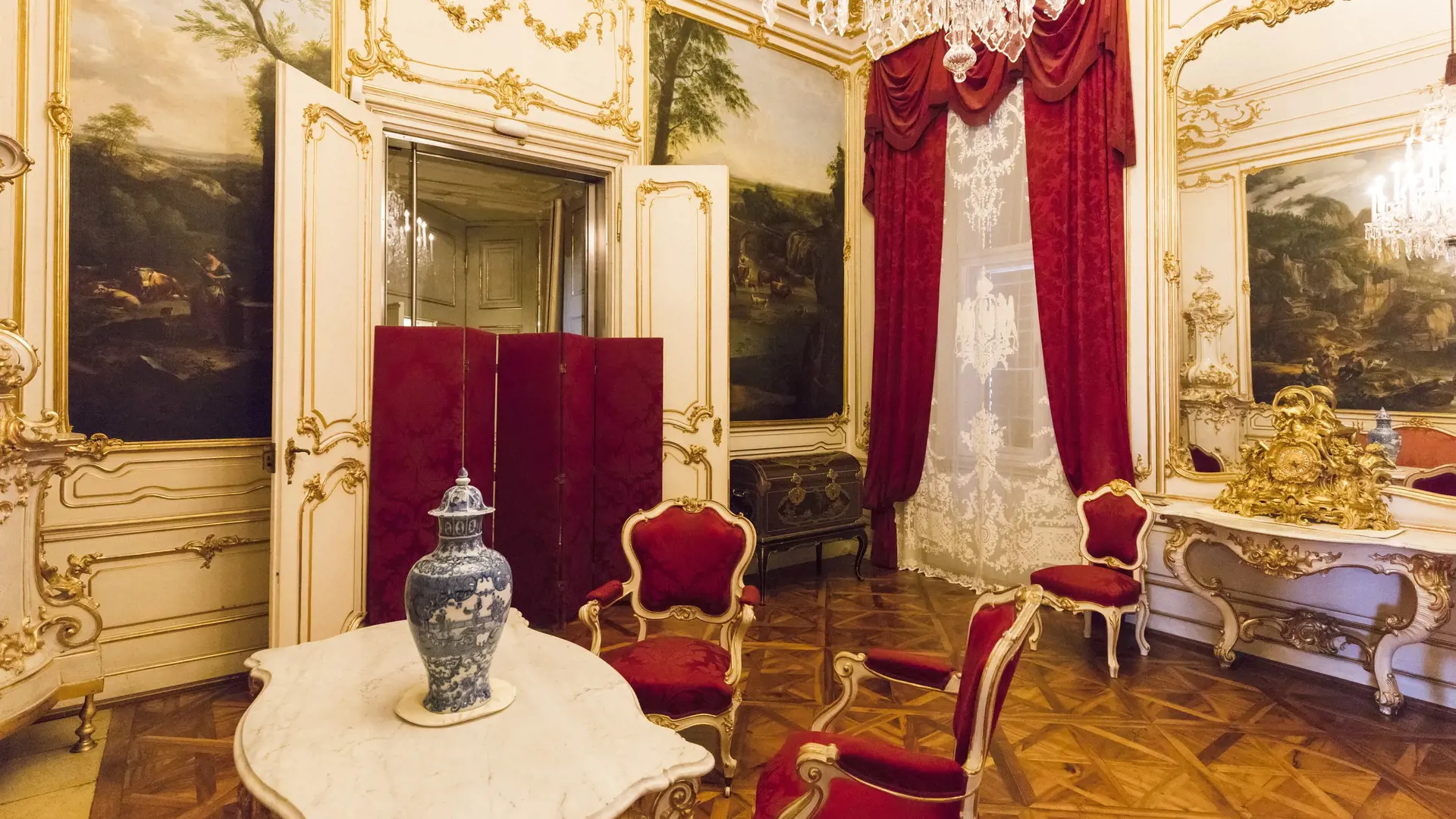 Schonbrunn Palace and Gardens - Photo 16