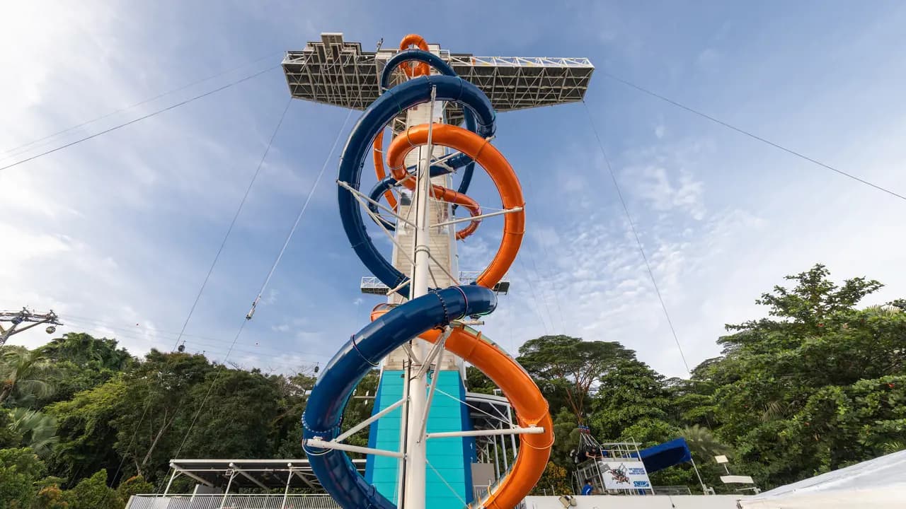 Skypark Sentosa by AJ Hackett Ticket: Bungy Jump and Giant Swing