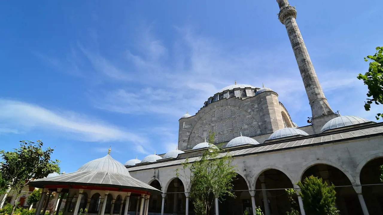 Istanbul Europe and Asia Half-Day Private Tour: Maiden's Tower and Mihrimah Sultan Mosque - Photo 3