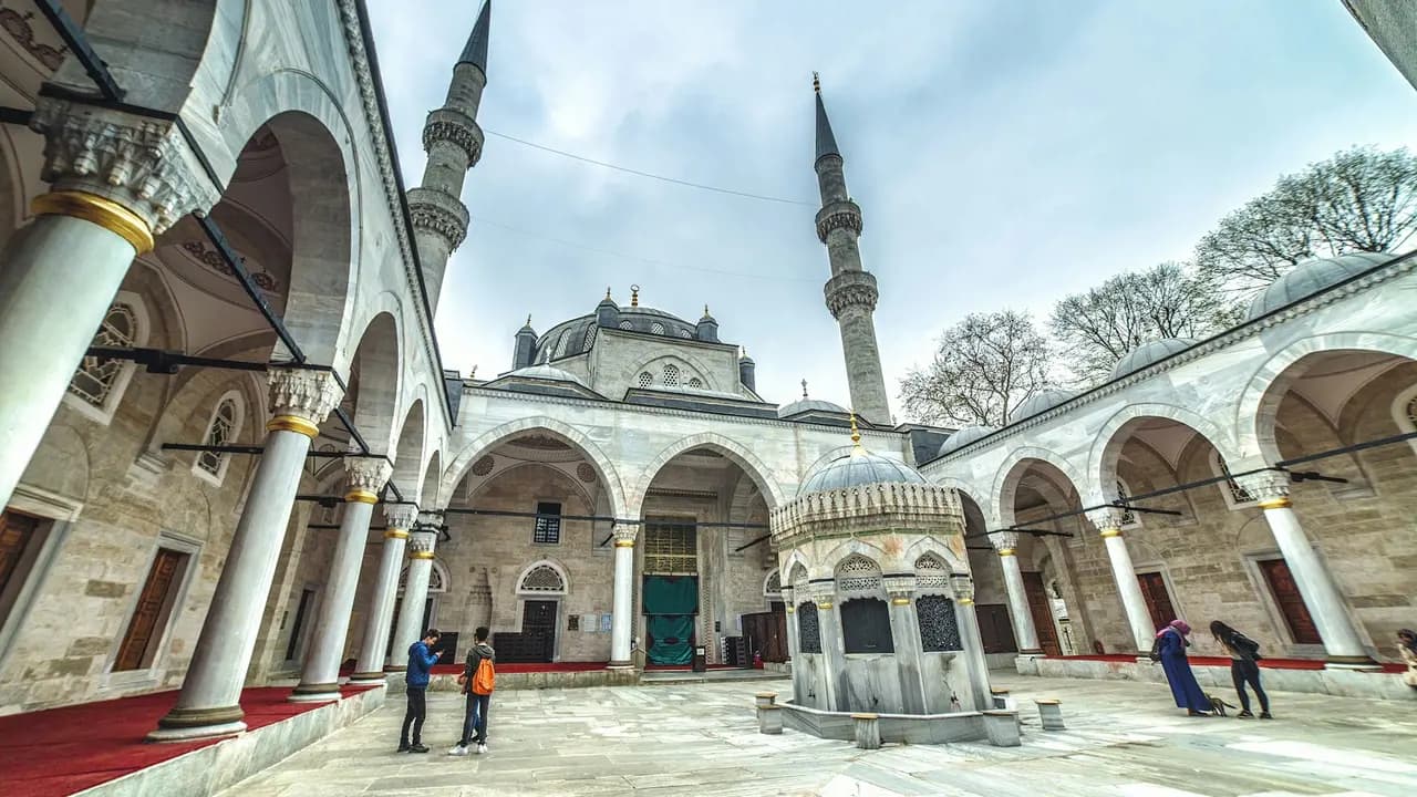 Istanbul Europe and Asia Half-Day Private Tour: Maiden's Tower and Mihrimah Sultan Mosque - Photo 4
