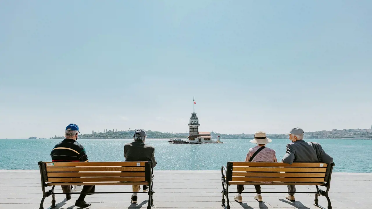 Istanbul Europe and Asia Half-Day Private Tour: Maiden's Tower and Mihrimah Sultan Mosque - Photo 8