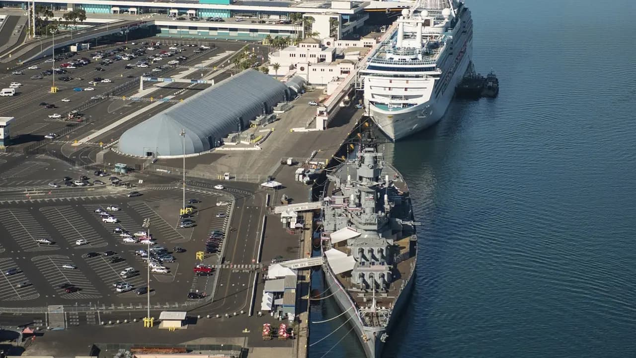 Battleship Iowa Museum - Photo 9